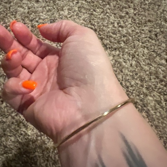 GOLD BRACELET (NWOT) - Picture 2 of 2